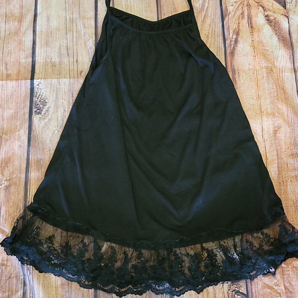 Long tank top with lace